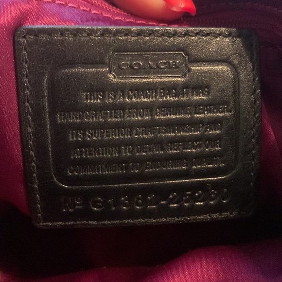 Coach used very few with a dust bag very unique design good size even for travel - Picture 15 of 17